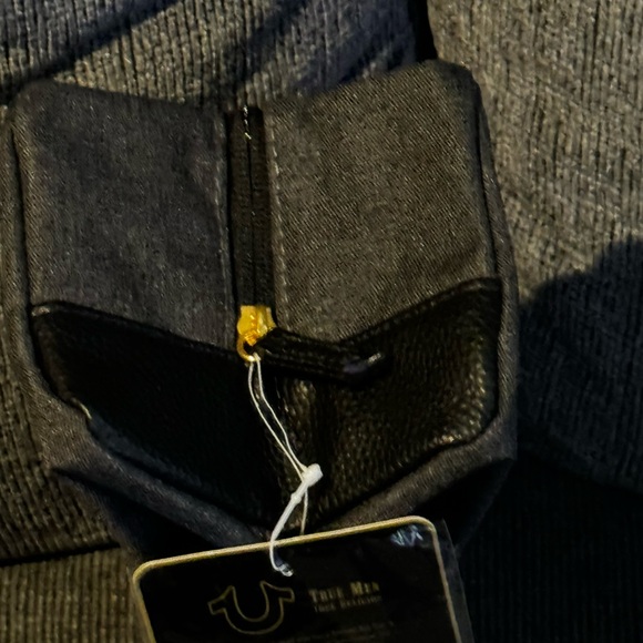 True Religion Mens Cosmetic / Shaving / Travel Toiletry Bag 9” x 6” New w Tags!! - Picture 3 of 4